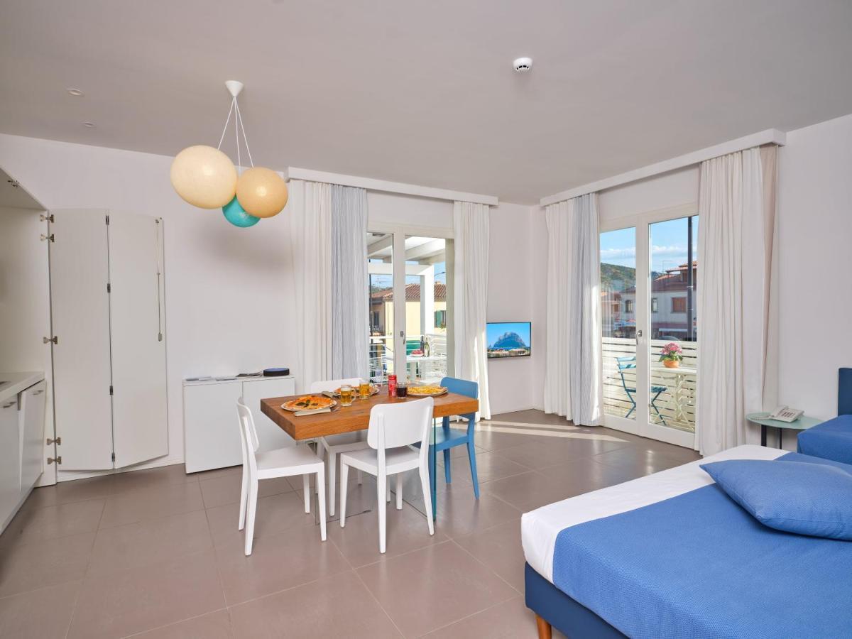 Felix Hotels - Hotel Residence Porto San Paolo ポルト・サン・パーオロ エクステリア 写真