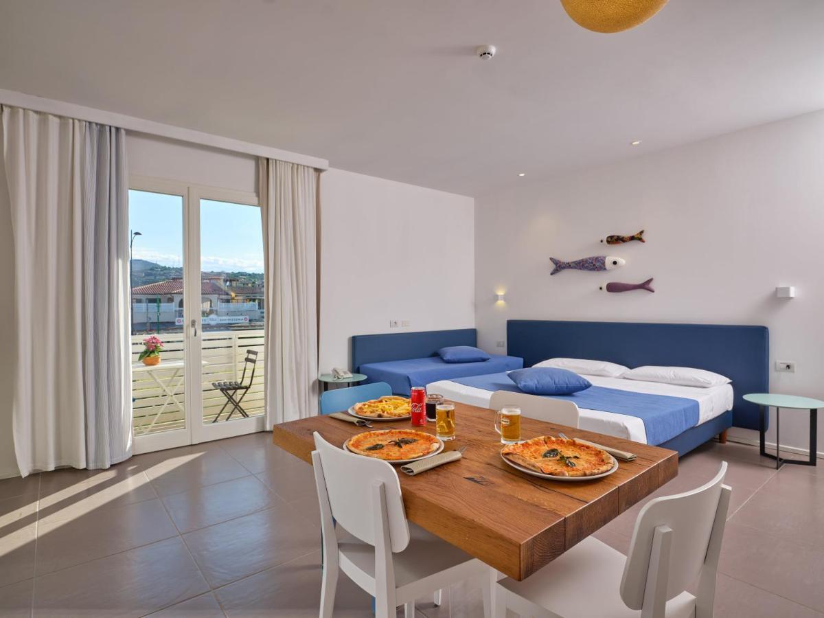 Felix Hotels - Hotel Residence Porto San Paolo ポルト・サン・パーオロ エクステリア 写真