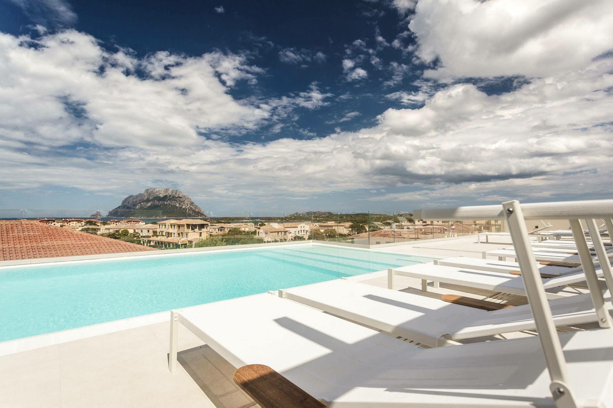 Felix Hotels - Hotel Residence Porto San Paolo ポルト・サン・パーオロ エクステリア 写真